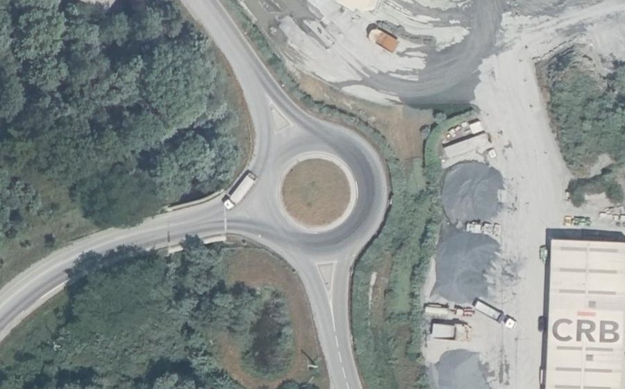 Vue aérienne du Rond-point anonyme n°111695132