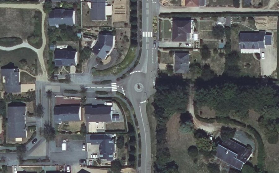 Vue aérienne du Rond-point anonyme n°111701297