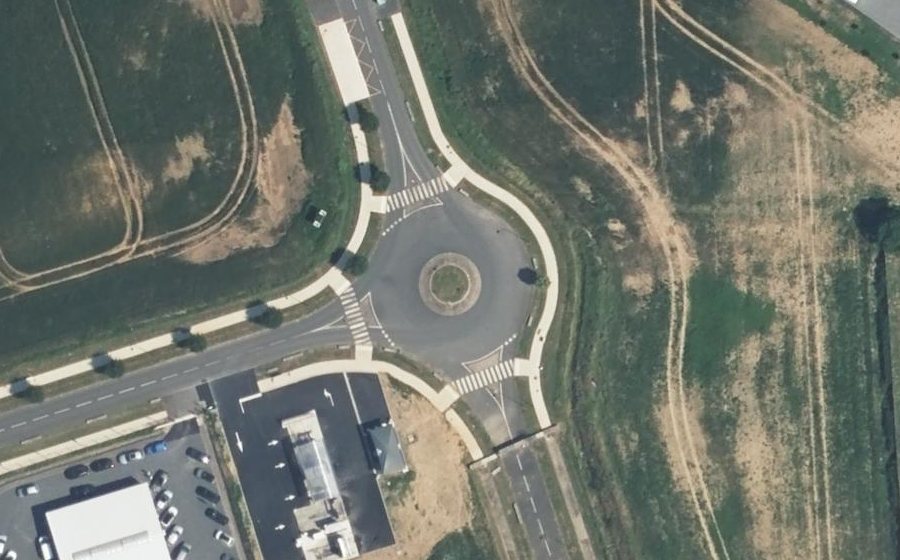 Vue aérienne du Rond-point anonyme n°1117065811
