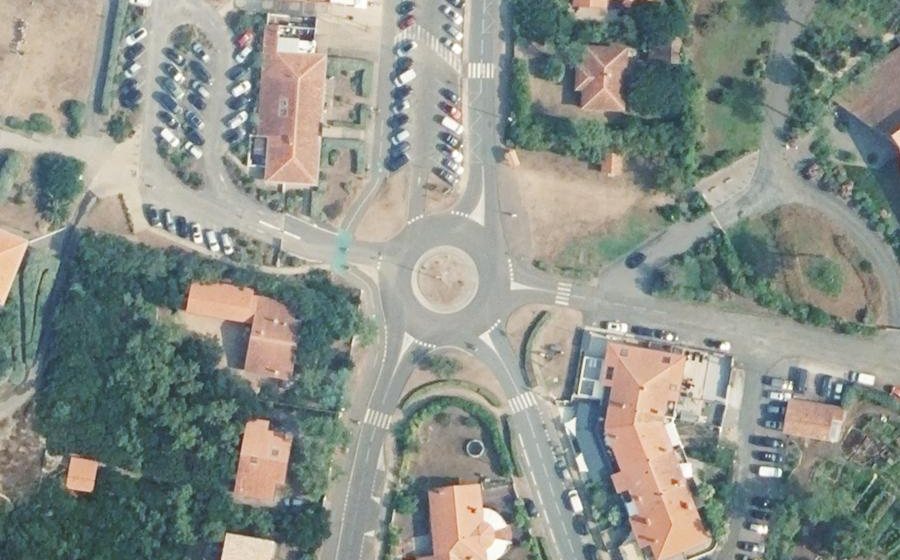 Vue aérienne du Rond-point anonyme n°111724108