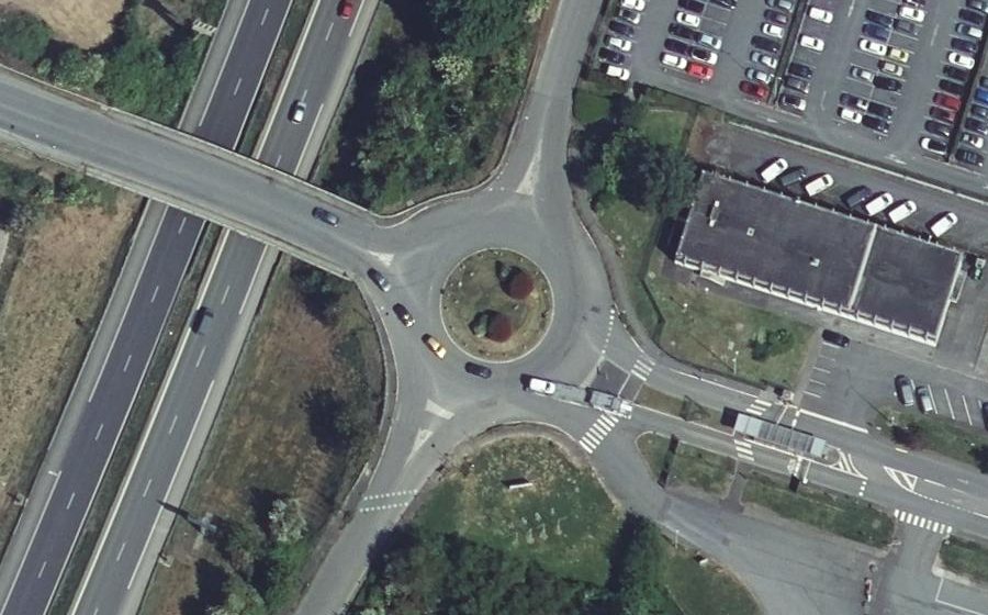 Vue aérienne du Rond-point anonyme n°1117423734
