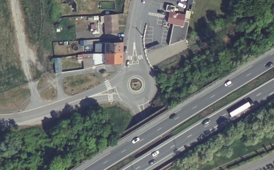 Vue aérienne du Rond-point anonyme n°1117423759