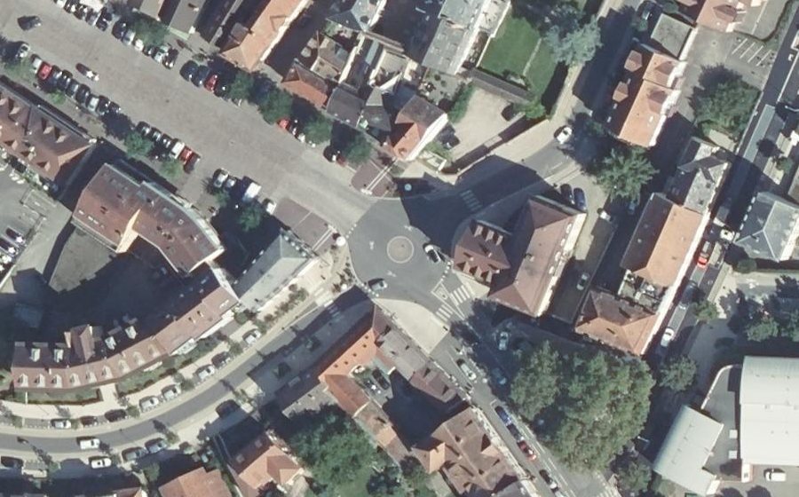 Vue aérienne du Rond-point anonyme n°1117565713