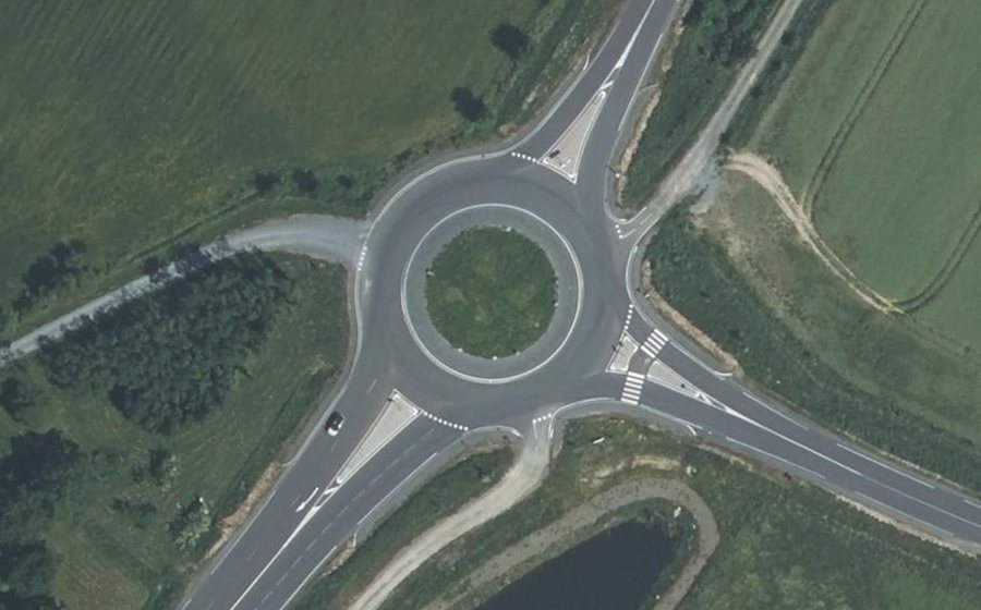 Vue aérienne du Rond-point anonyme n°1117565771