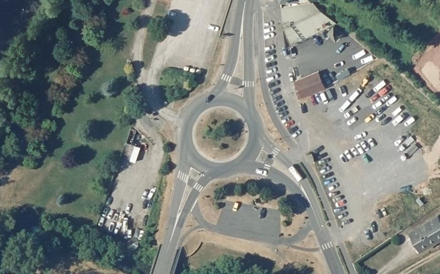Vue aérienne du Rond-point anonyme n°111766266