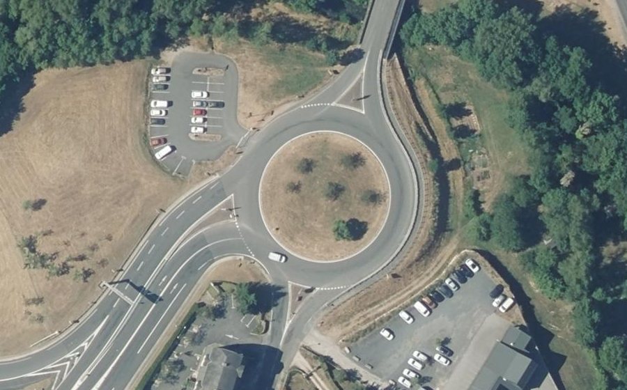 Vue aérienne du Rond-point anonyme n°111766268