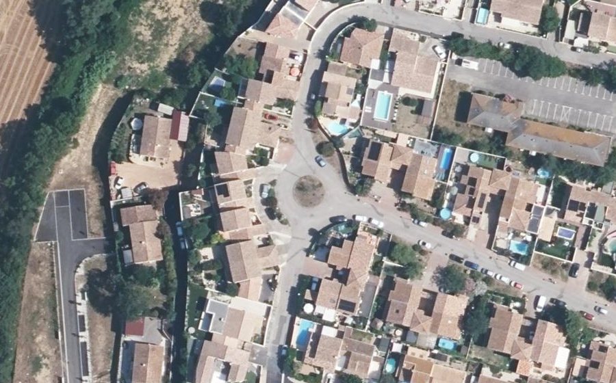 Vue aérienne du Rond-point anonyme n°1117668408
