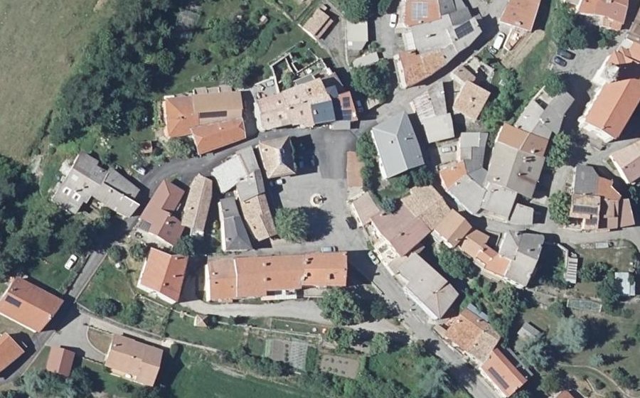 Vue aérienne du Rond-point anonyme n°111769040