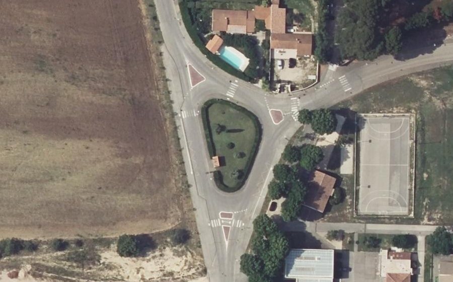 Vue aérienne du Rond-point anonyme n°111773533
