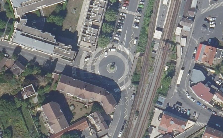 Vue aérienne du Rond-point anonyme n°111785697