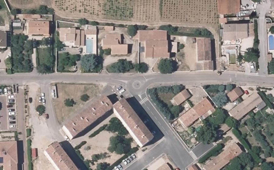 Vue aérienne du Rond-point anonyme n°1117864461