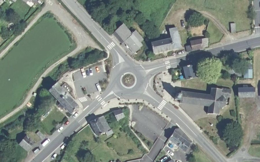 Vue aérienne du Rond-point anonyme n°111807083