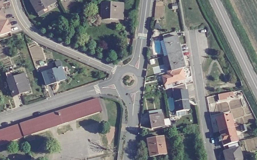 Vue aérienne du Rond-point anonyme n°1118149489