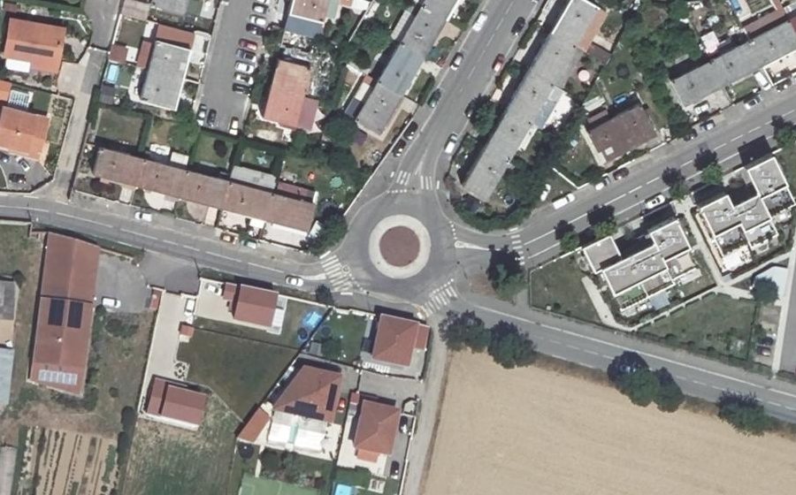 Vue aérienne du Rond-point anonyme n°111825180