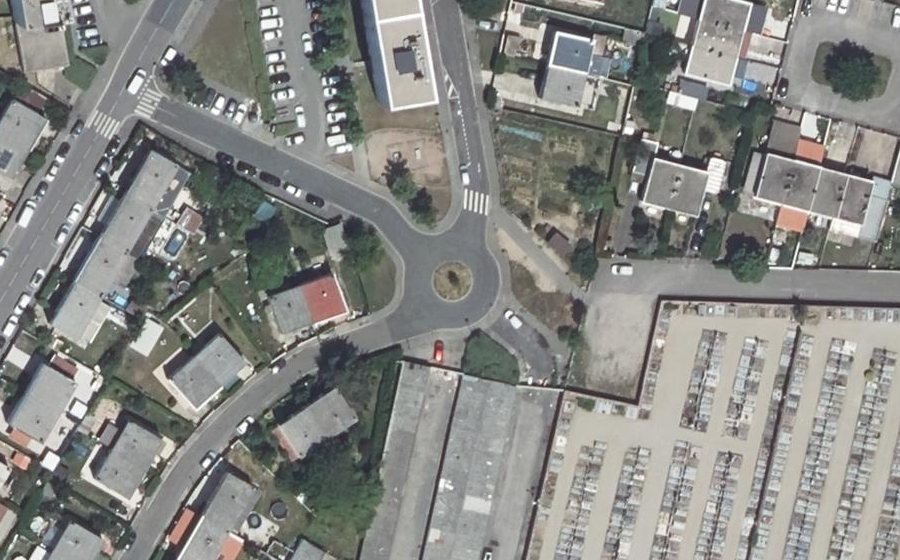 Vue aérienne du Rond-point anonyme n°111826144
