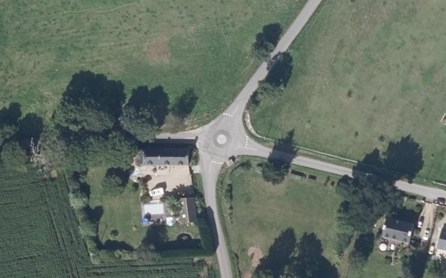 Vue aérienne du Rond-point anonyme n°1118303306