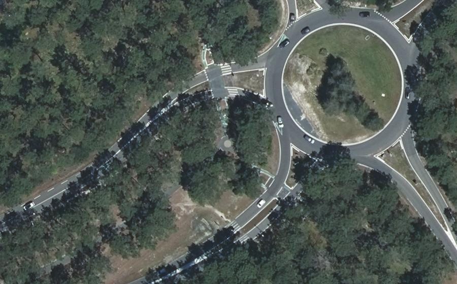 Vue aérienne du Rond-point anonyme n°111867455
