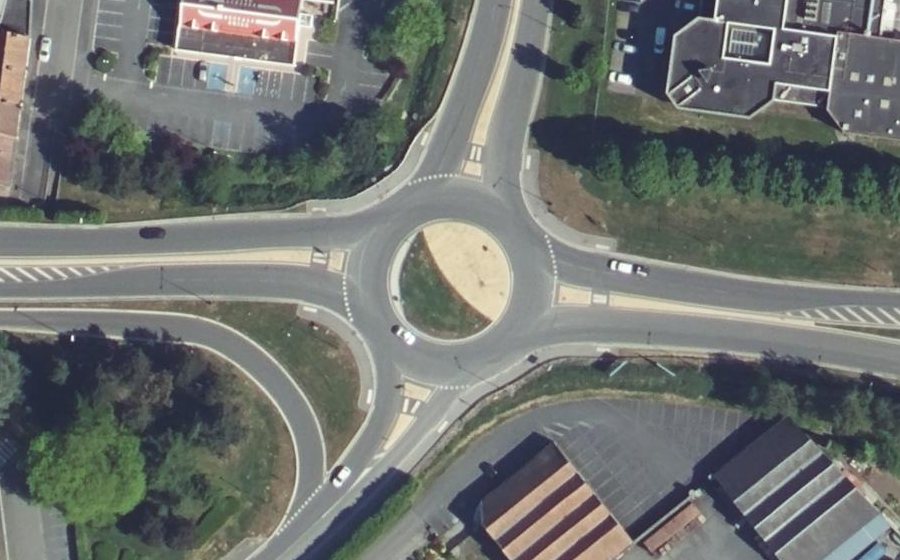Vue aérienne du Rond-point anonyme n°1118932897
