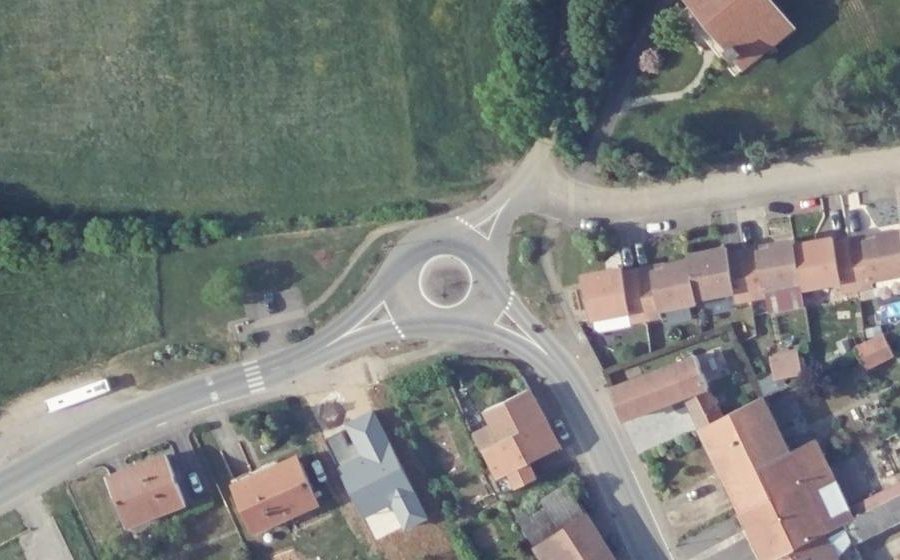 Vue aérienne du Rond-point anonyme n°1119220797