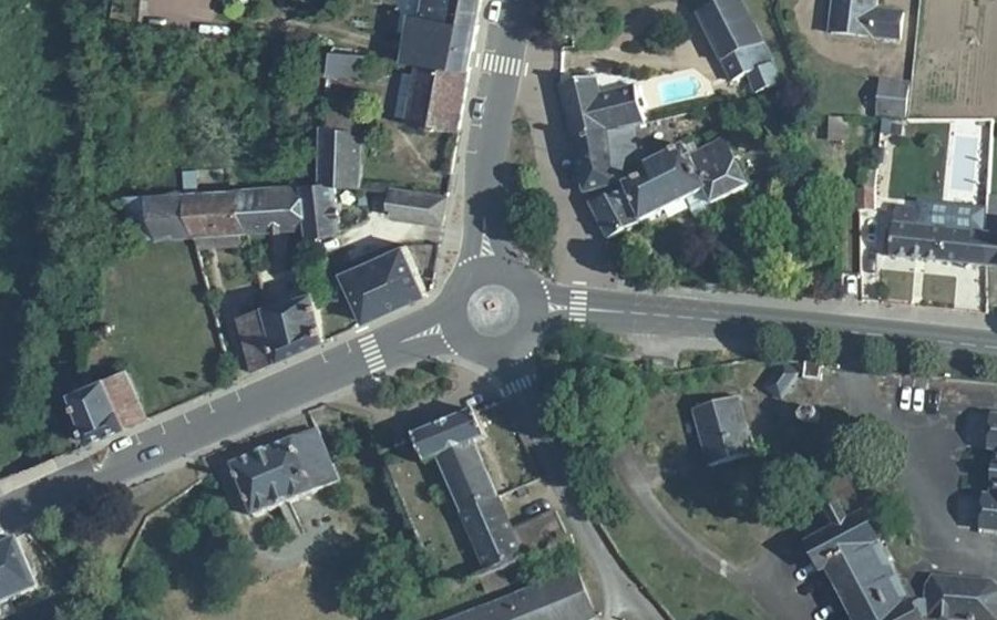 Vue aérienne du Rond-point anonyme n°1119233737