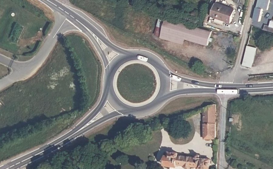 Vue aérienne du Rond-point anonyme n°1119238731