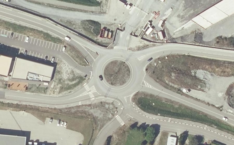 Vue aérienne du Rond-point anonyme n°1119249230