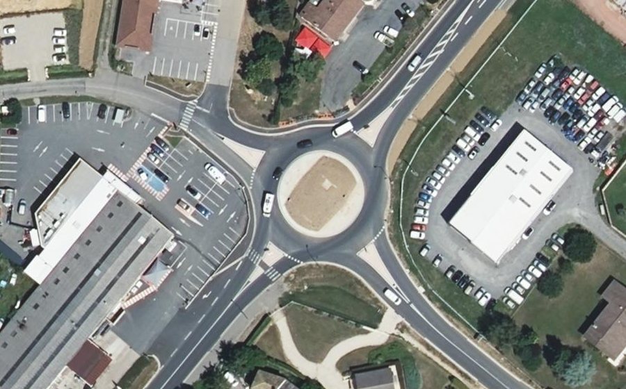 Vue aérienne du Rond-point anonyme n°1119374508