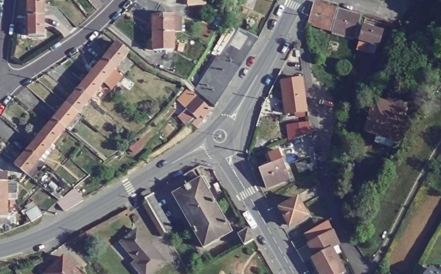 Vue aérienne du Rond-point anonyme n°1119378967