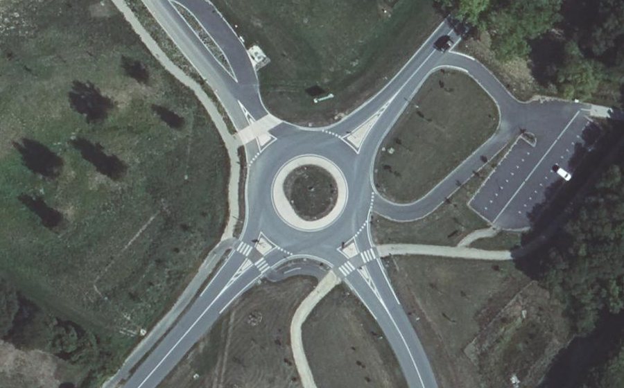 Vue aérienne du Rond-point anonyme n°1119380918