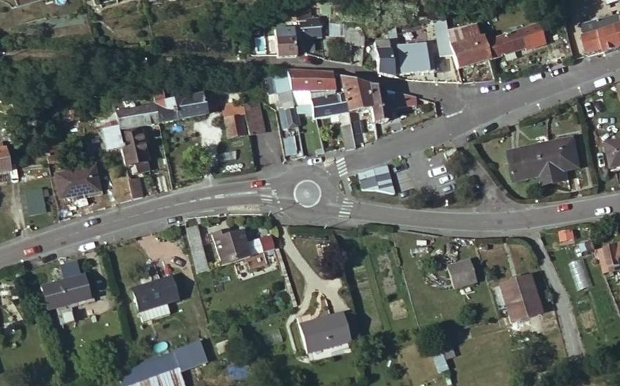Vue aérienne du Rond-point anonyme n°1119921581