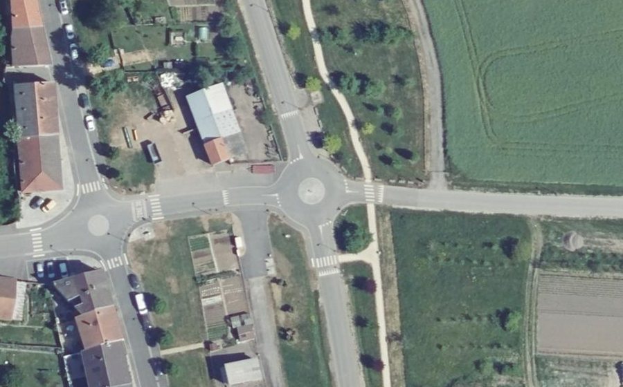 Vue aérienne du Rond-point anonyme n°1120303146