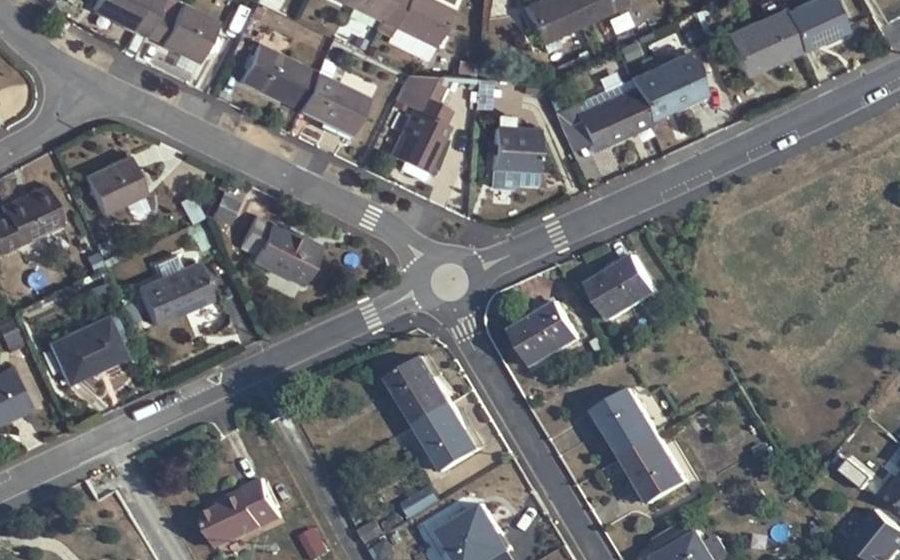 Vue aérienne du Rond-point anonyme n°1120548985