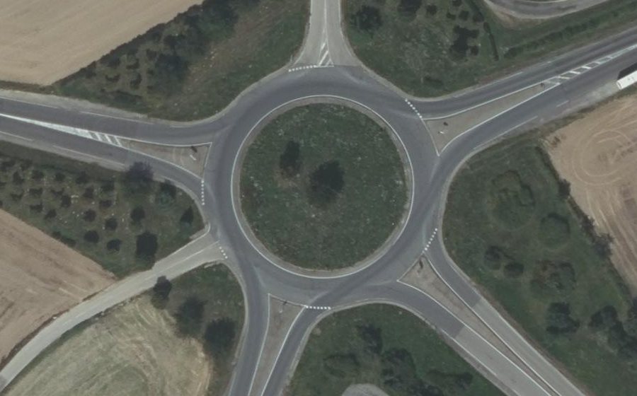Vue aérienne du Rond-point anonyme n°112057346
