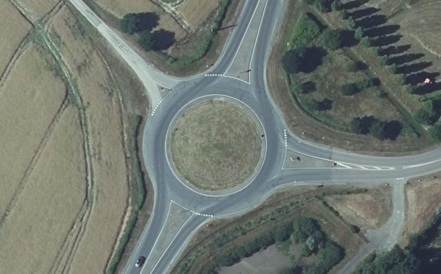 Vue aérienne du Rond-point anonyme n°112057347