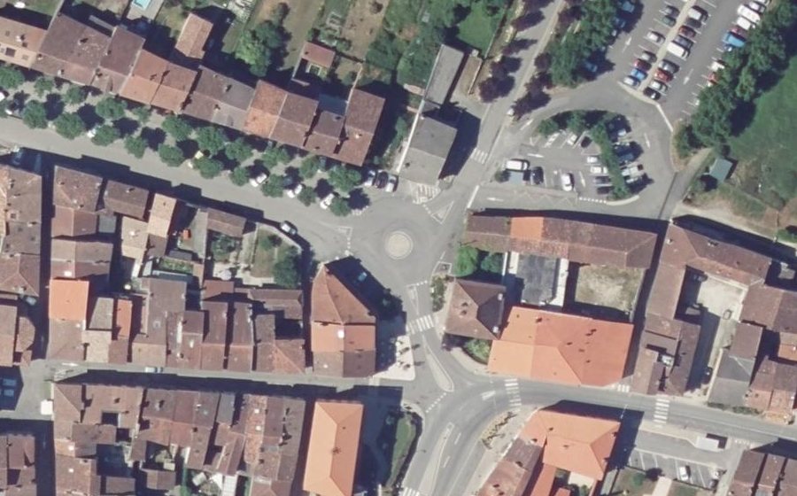 Vue aérienne du Rond-point anonyme n°1120726423