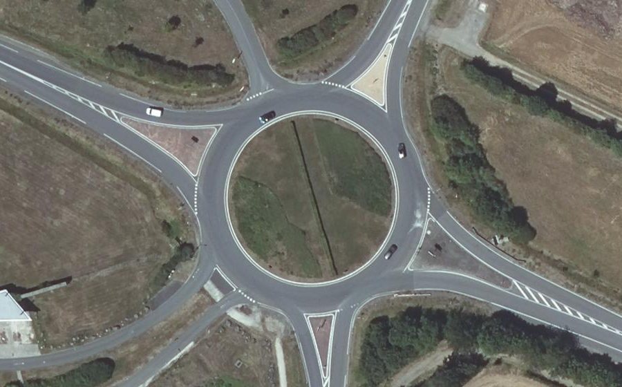 Vue aérienne du Rond-point anonyme n°112075330
