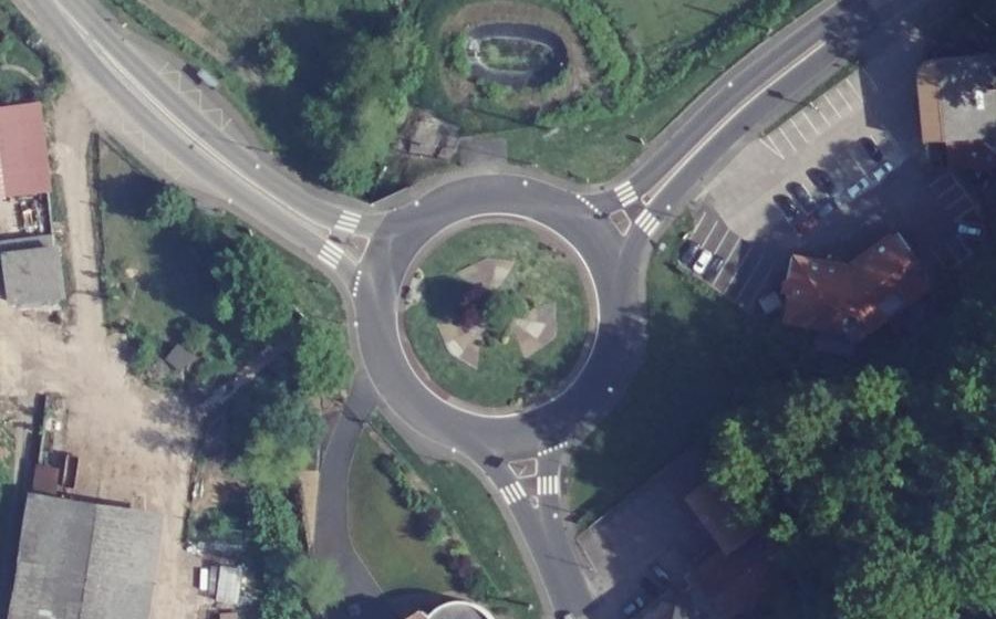 Vue aérienne du Rond-point anonyme n°1121196216