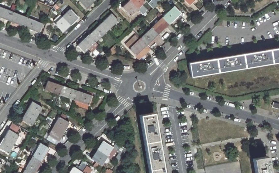Vue aérienne du Rond-point anonyme n°112143235