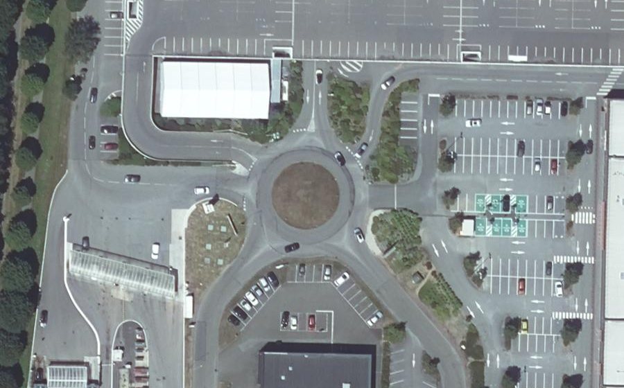Vue aérienne du Rond-point anonyme n°112145782