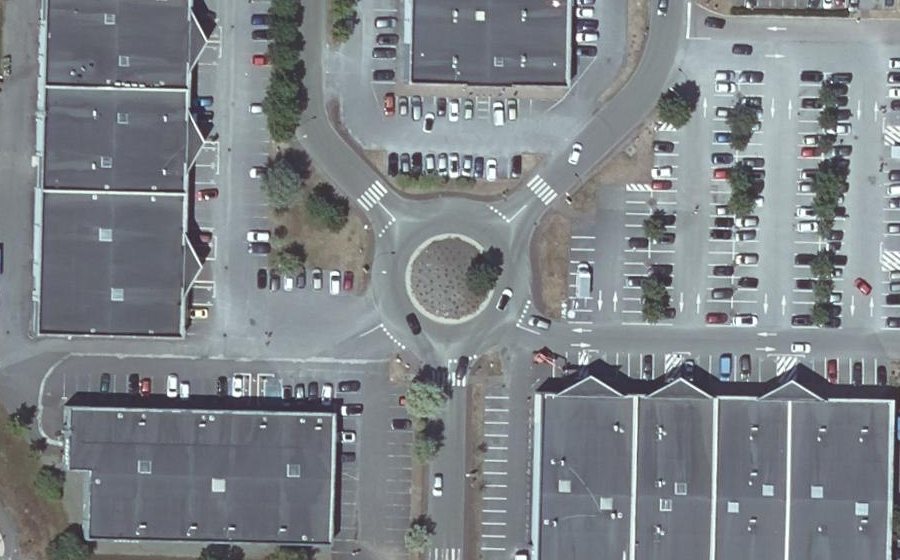 Vue aérienne du Rond-point anonyme n°112145798