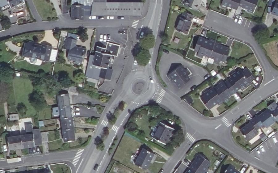 Vue aérienne du Rond-point anonyme n°112178704