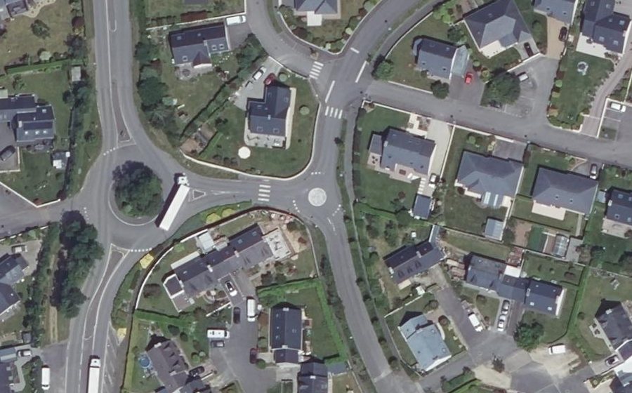 Vue aérienne du Rond-point anonyme n°112178755