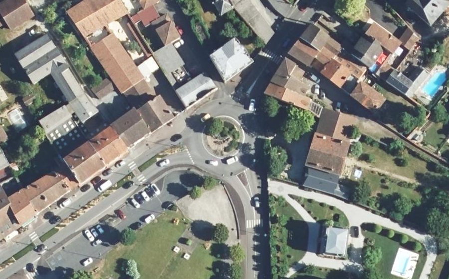 Vue aérienne du Rond-point anonyme n°112181404