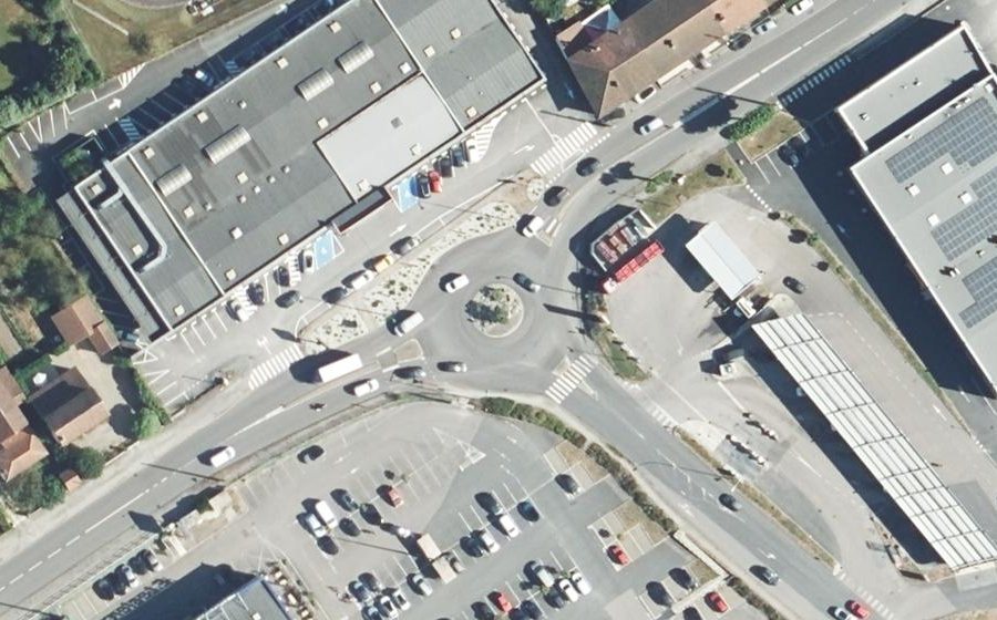 Vue aérienne du Rond-point anonyme n°112181407