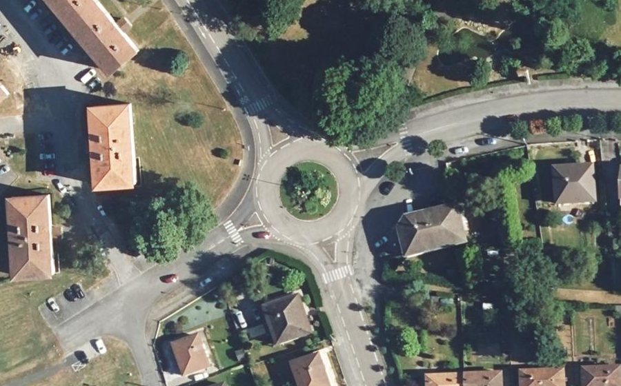 Vue aérienne du Rond-point anonyme n°112181429
