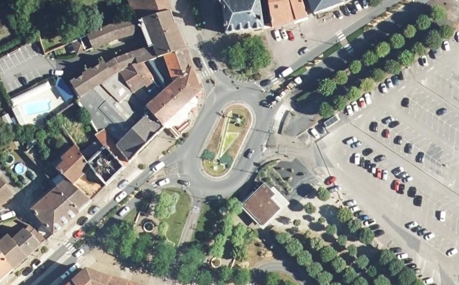 Vue aérienne du Rond-point anonyme n°112181457