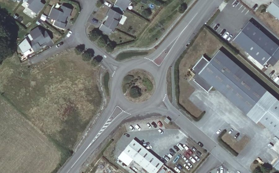 Vue aérienne du Rond-point anonyme n°112186644