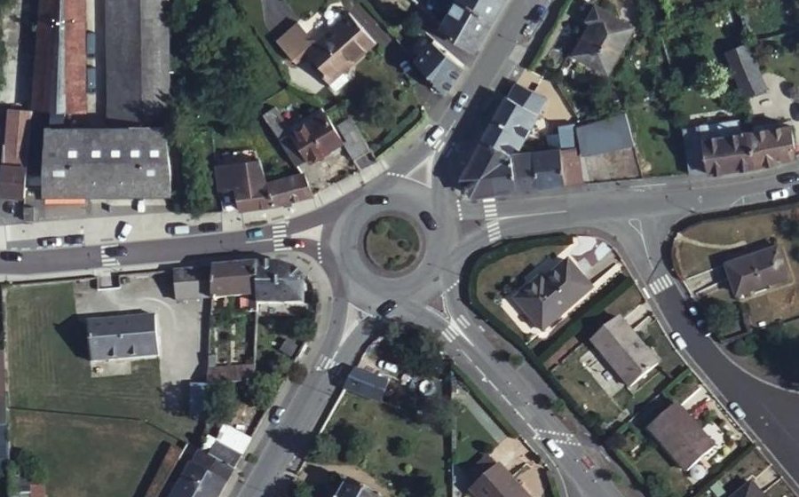 Vue aérienne du Rond-point anonyme n°112186645