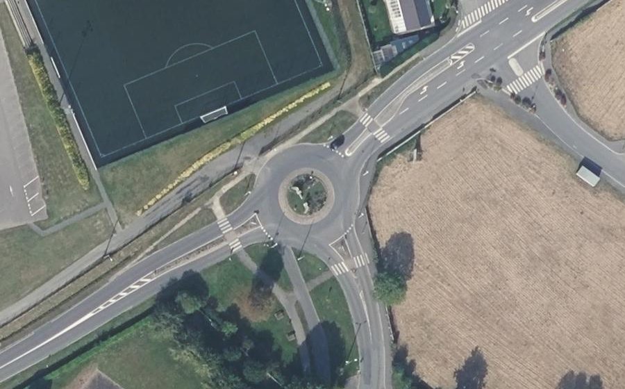 Vue aérienne du Rond-point anonyme n°112205362