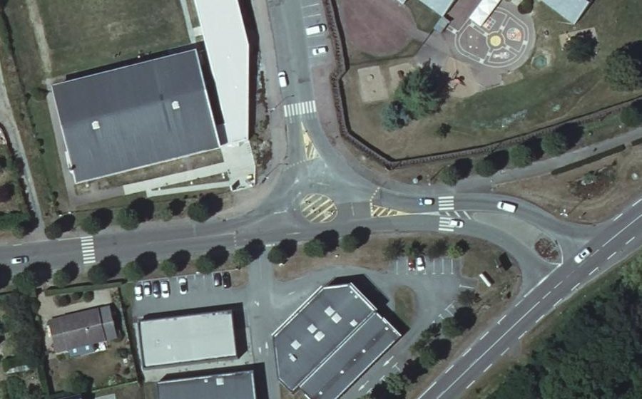 Vue aérienne du Rond-point anonyme n°1122057313